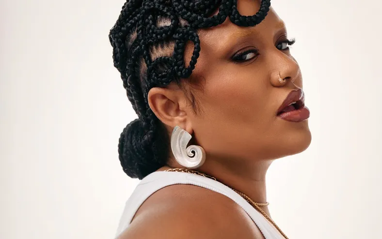 Iuna Falcão une reggae, MPB e black music em show no Rio Vermelho - Imagem