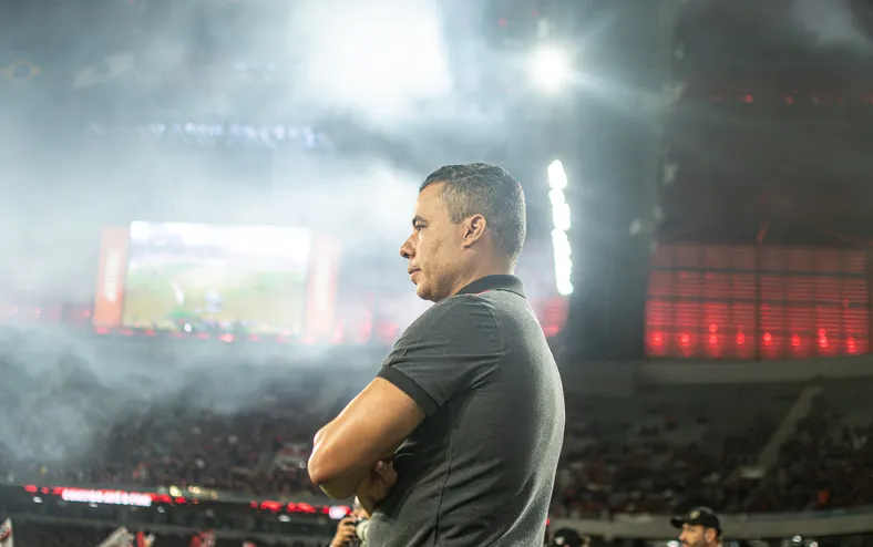 Jair Ventura diz que arbitragem "condicionou" derrota do Vitória - Imagem