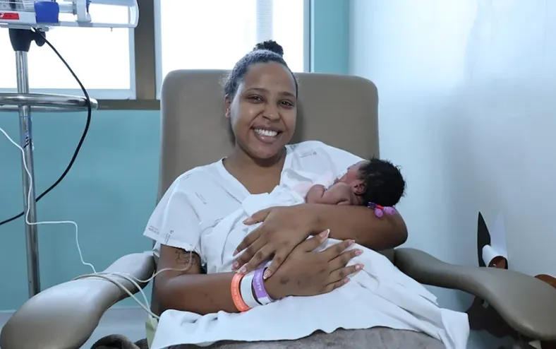 Jovem sofre infarto no fim da gravidez: "Só pensava em sobreviver" - Imagem