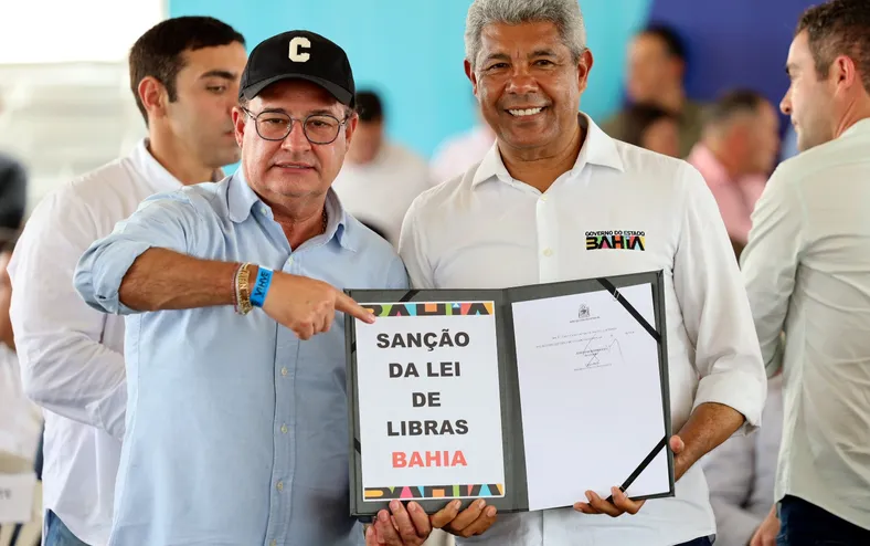 Lei que reconhece a Libras como meio legal de comunicação na Bahia é sancionada - Imagem