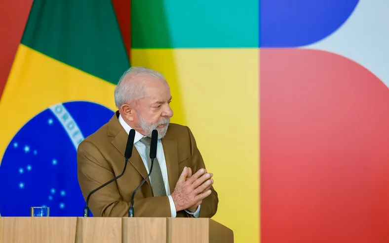 Lula determina contratação de 1000 policiais federais após crise com EUA - Imagem