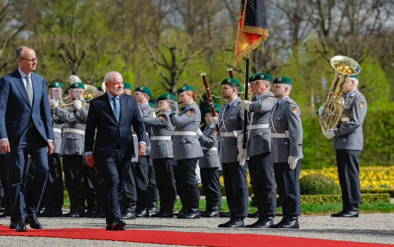 Lula visita Alemanha em busca de acordo para reindustrializar o Brasil - Imagem