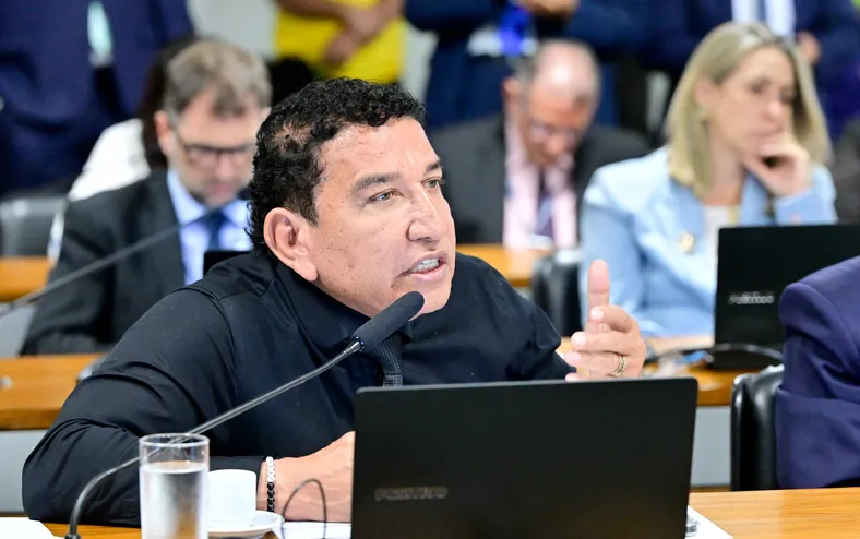Magno Malta põe mandato em jogo após denúncia de agressão a enfermeira - Imagem