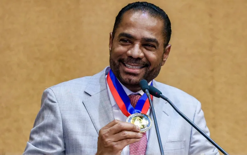 Márcio Marinho é condecorado com Comenda 2 de Julho na ALBA - Imagem