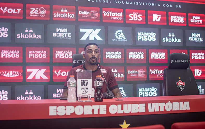 Mateus Silva analisa disputa de posição na defesa do Vitória - Imagem