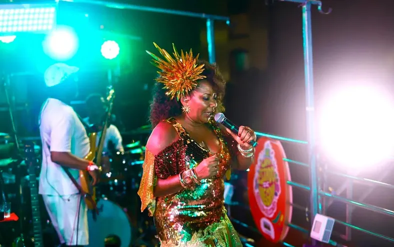 Ministra se apresenta em bloco de empresa beneficiada por Lei Rouanet - Imagem