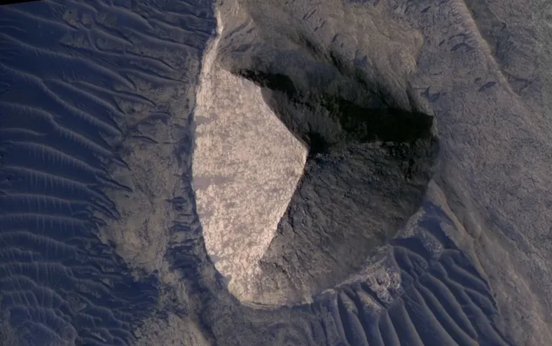 Mistério! Pirâmide semelhante à do Egito é registrada em Marte - Imagem