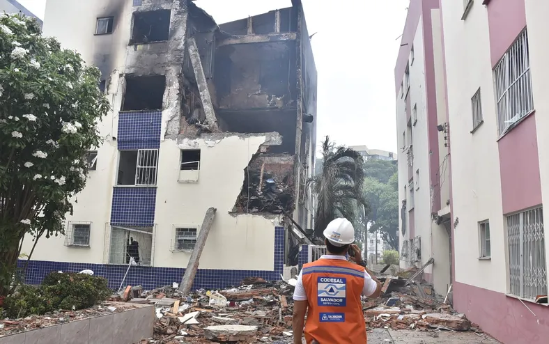 Moradores tentam se recuperar após incêndio em Salvador; veja fotos - Imagem