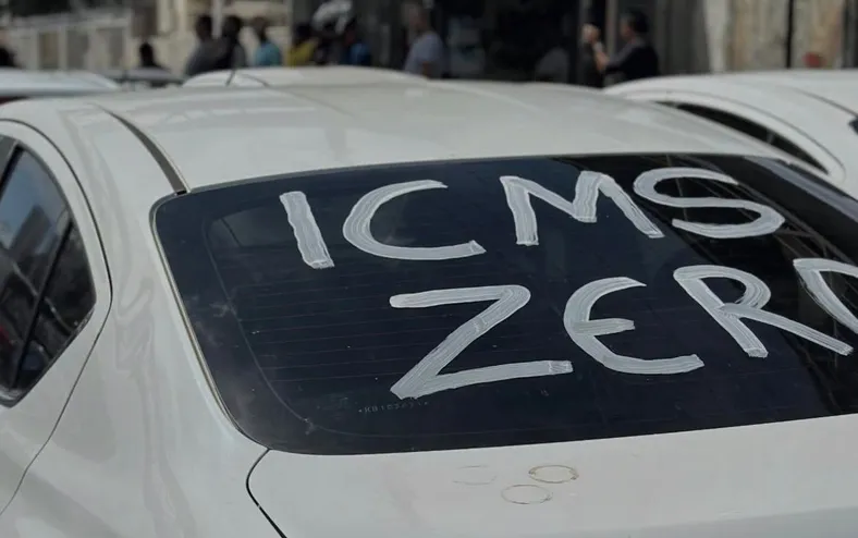 Motoristas fazem manifestação contra alta dos combustíveis em Salvador - Imagem