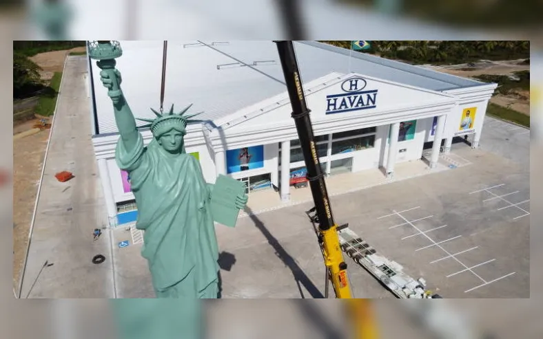 MP pede retirada de estátua da Havan e cobra R$ 500 mil por irregularidades - Imagem