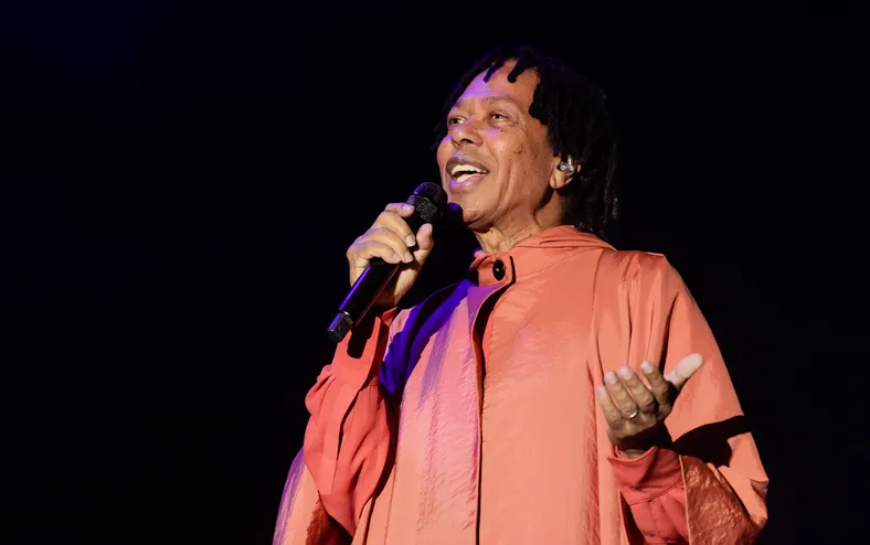 Noite de Verão Lilás une música, gastronomia e tributo a Djavan em Salvador - Imagem