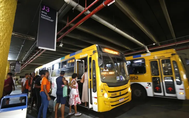 Ônibus com piso baixo: Salvador pode facilitar acesso de passageiros - Imagem