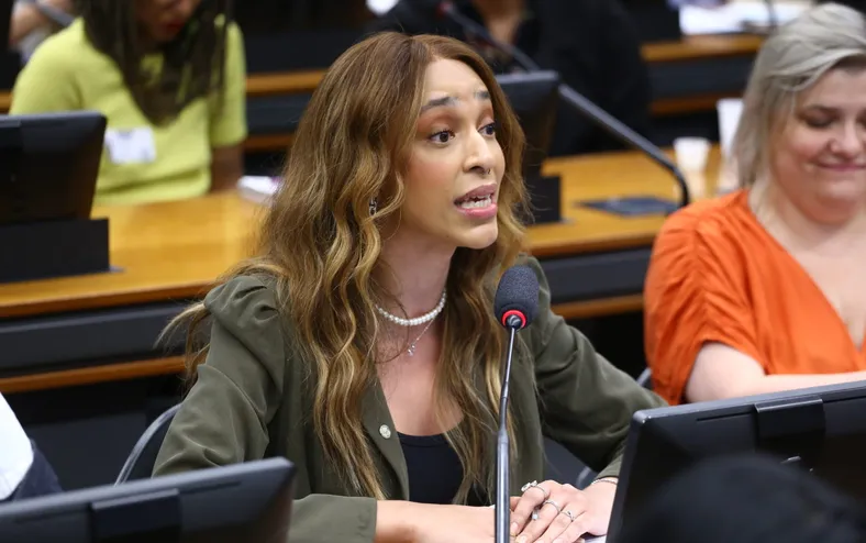 Partido de direita pede cassação do mandato de Erika Hilton; entenda - Imagem