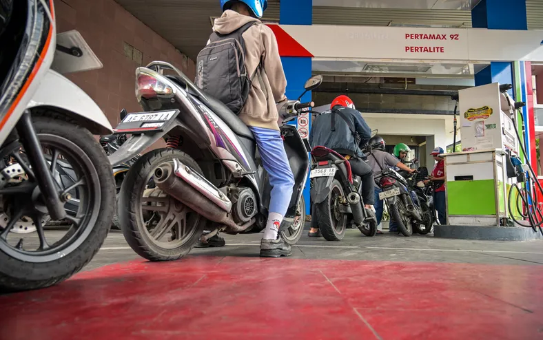 Petróleo supera US$ 120 o barril e já acende alerta para combustíveis - Imagem