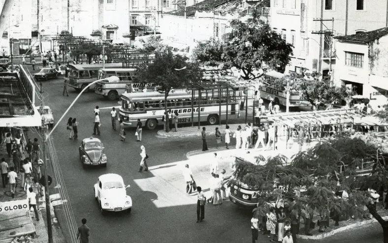 Primeiro carro circulou nas ruas de Salvador em 1901 - Imagem