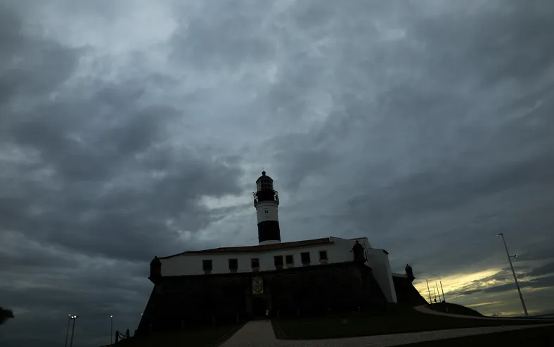 Salvador odeia o trabalhador? Chuva em feriados vira tendência em 2026 - Imagem