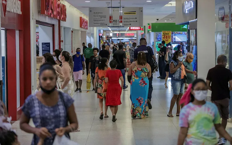 Shoppings de Salvador vão fechar mais cedo? Projeto reacende comércio - Imagem