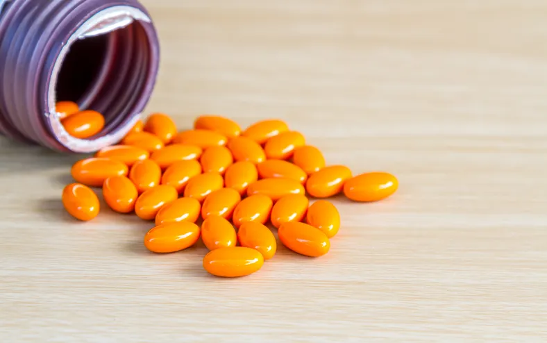 Suplemento entra na mira da Anvisa após danos ao fígado; veja novas regras - Imagem