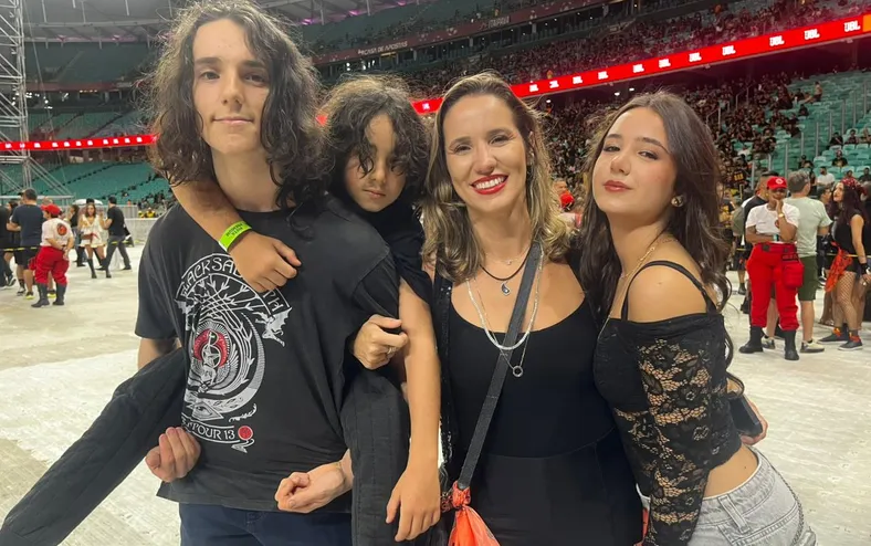 Sweet Childs': pais e filhos dividem a emoção de ver o Guns N' Roses - Imagem