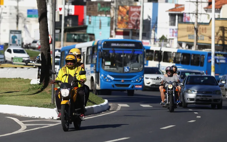 Trabalhadores que usam motocicletas terão aumento de 30% no salário - Imagem