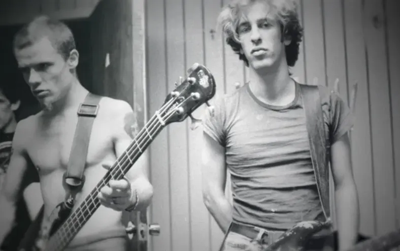 Trágica história do Red Hot Chili Peppers é resgatada em doc da Netflix - Imagem