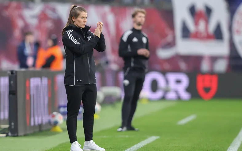 Treinadoras ainda são minoria no futebol feminino - Imagem