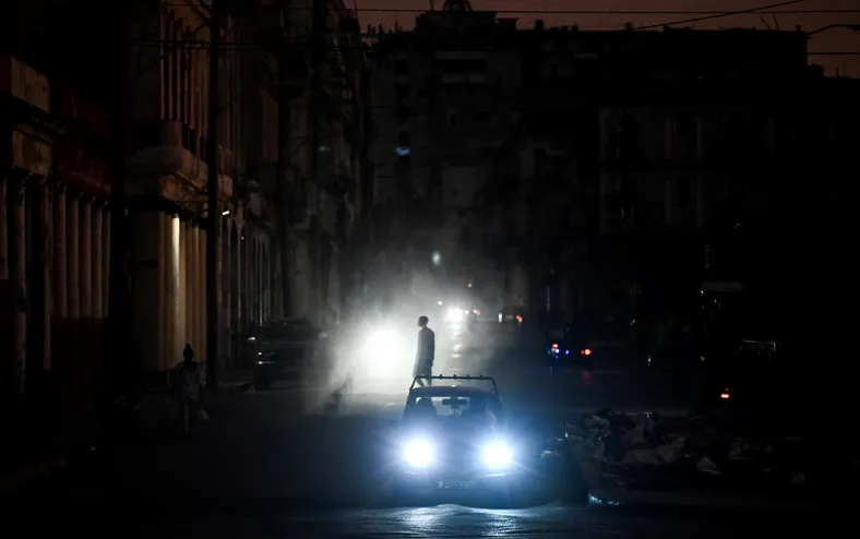 Trump aumenta pressão sobre Cuba e cita "honra" em tomar a ilha - Imagem