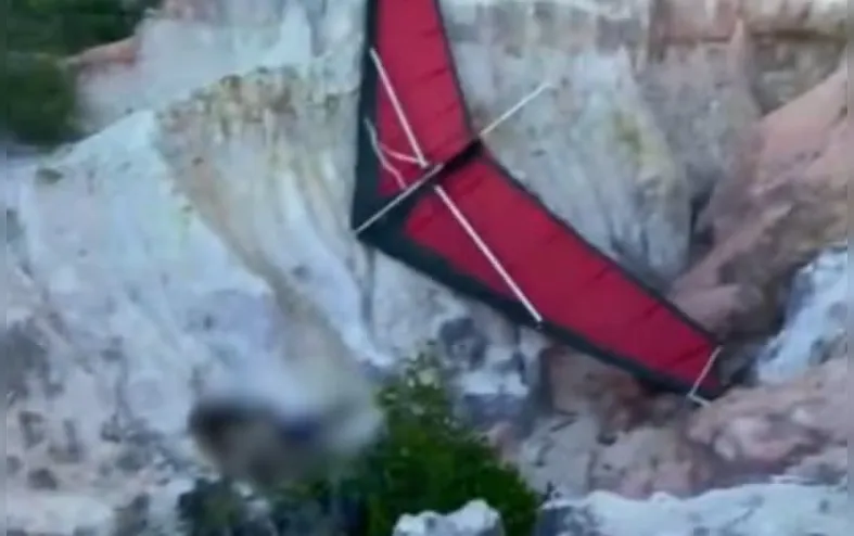Turista cai de asa-delta durante voo em destino turístico da Bahia - Imagem