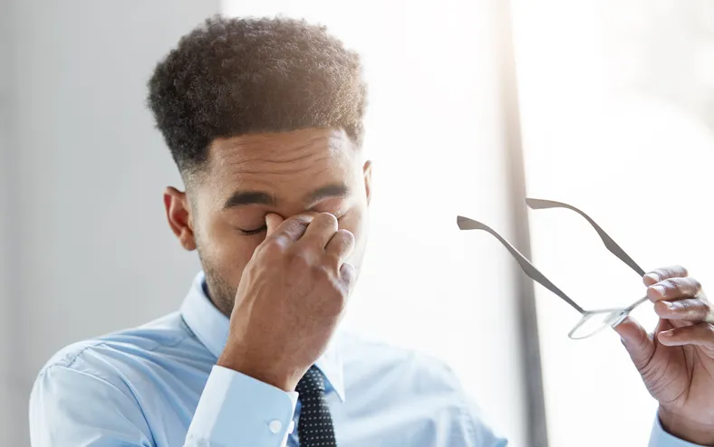 Usar óculos do camelô é "abrir a porta para o inimigo entrar", diz médico - Imagem