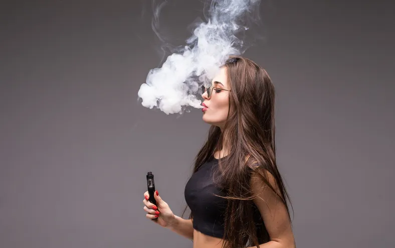 Uso de cigarro eletrônico dispara entre jovens de 13 a 17 anos - Imagem