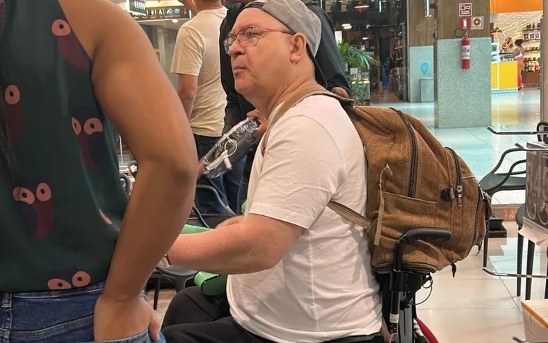 Vídeo: Herbert Vianna é flagrado tocando em shopping de Salvador - Imagem