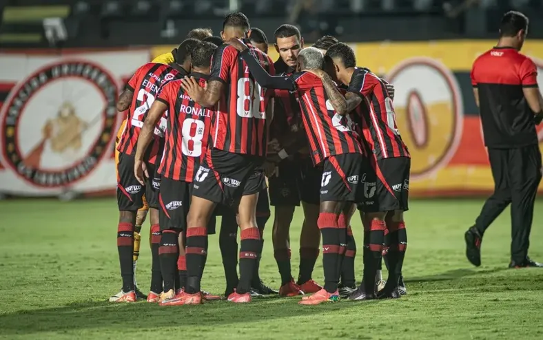 Vitória encara São Paulo com zaga remendada por sete desfalques - Imagem