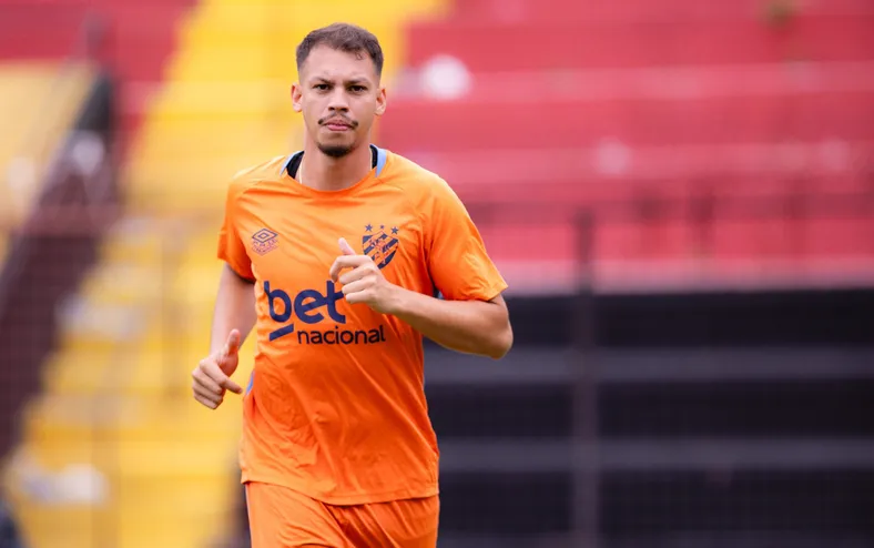 Vitória pode ganhar bônus milionário com empréstimo de zagueiro - Imagem