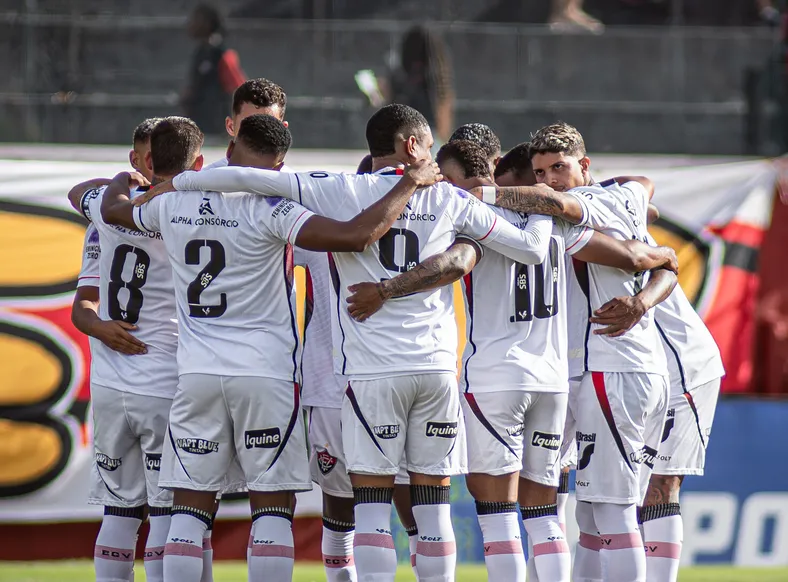 Após ter o contrato rescindido, ex-Vitória acerta com clube da Série B - Imagem