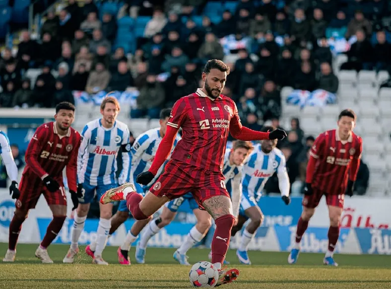 Atacante cria do Bahia brilha na Dinamarca e faz melhor temporada da carreira - Imagem