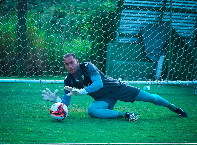 Bahia acerta contratação de goleiro da Série A após lesão de Ronaldo - Imagem