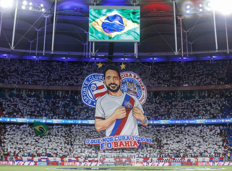 Bamor faz bandeirão homenageando Everton Ribeiro após câncer - Imagem