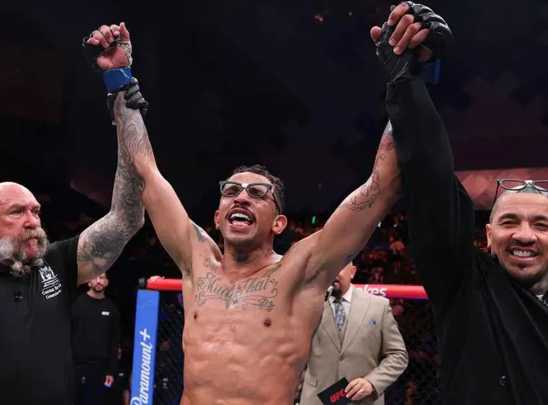 Carlos Prates vence nº 1 e se aproxima do cinturão no UFC - Imagem