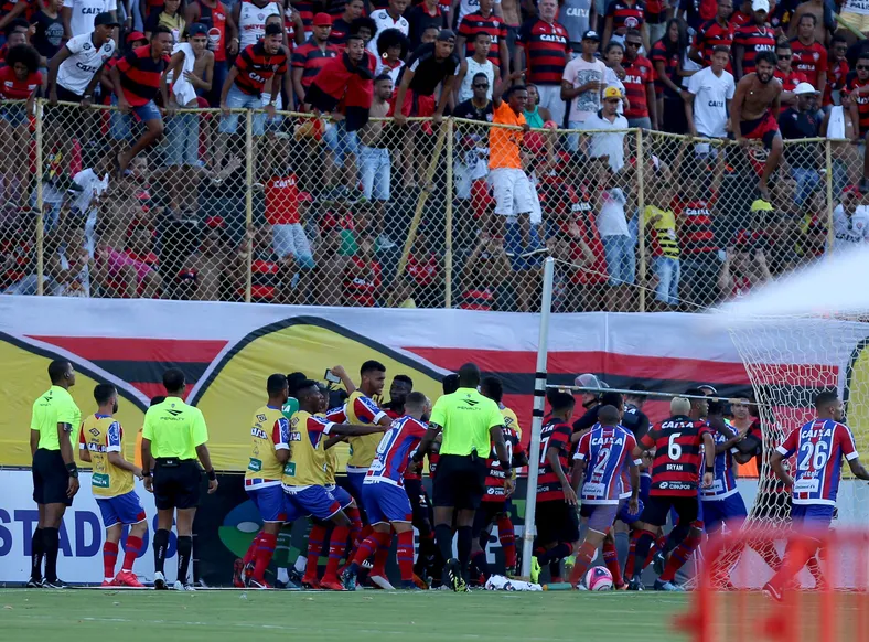 Com final na porta, ex-Bahia relembra briga e expulsões no BaVi da Paz - Imagem