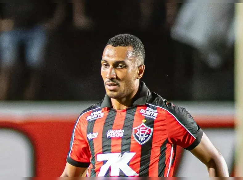 Com problema cardíaco, ex-Vitória toma decisão importante na carreira - Imagem