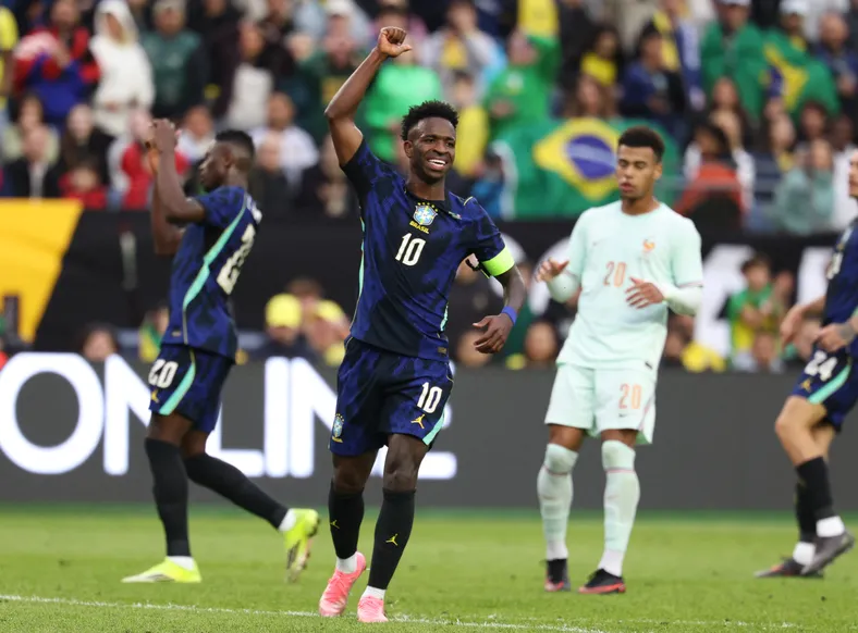 Craque da Seleção se recupera de dores na coxa e retorna aos treinos - Imagem