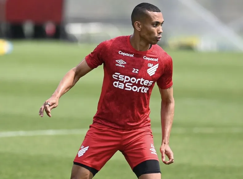 Cria da base do Bahia, lateral acerta com rival nordestino em 2026 - Imagem