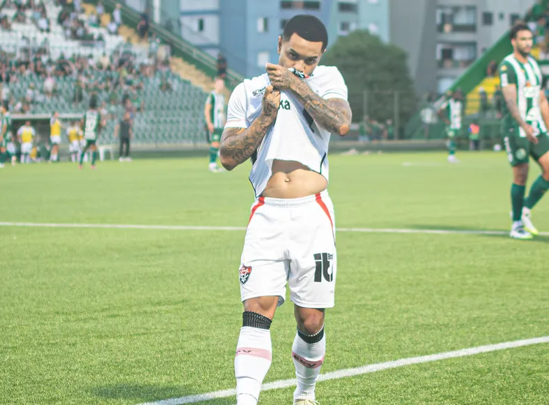 Decisivo, Matheuzinho lidera estatística importante no Vitória - Imagem