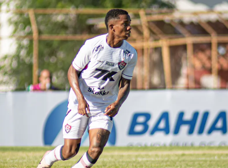 Destaque no Baiano, promessa da base renova contrato com o Vitória - Imagem