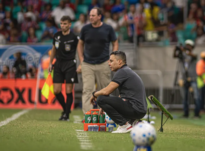 "Estou satisfeito", diz Jair Ventura sobre elenco do Vitória após BaVi - Imagem