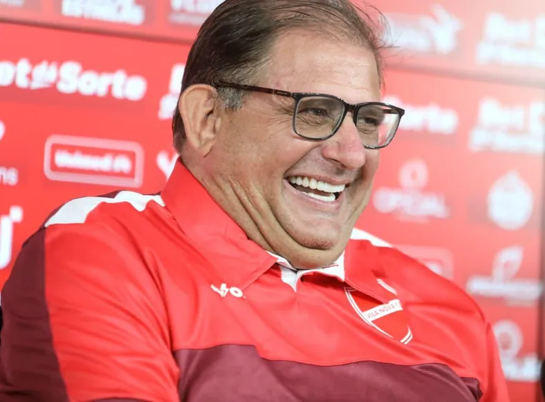 Ex-Bahia, Guto Ferreira tem início fantástico e já lidera a Série B com time goiano - Imagem