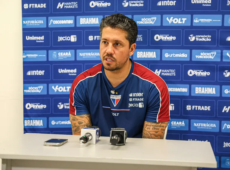 Ex-treinador do Vitória estreia na série B com goleada inesperada - Imagem