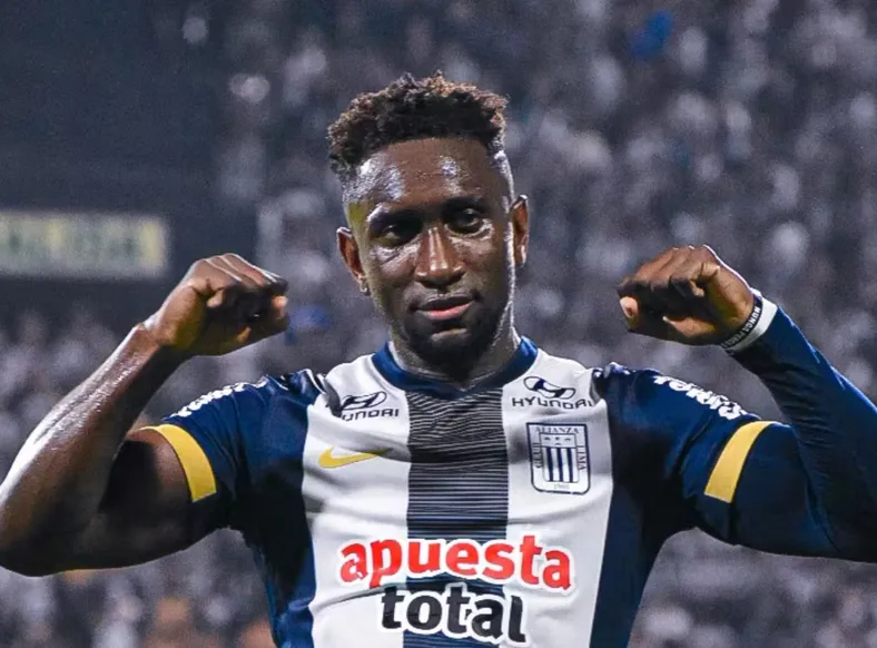 Ex-Vitória dá show com hat-trick e comanda goleada histórica por 8 a 0 - Imagem