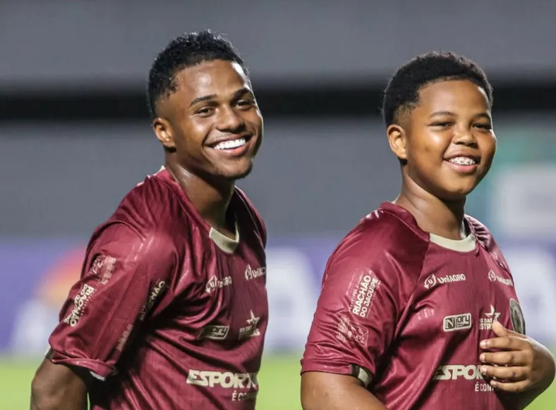 Filho de ex-craque do Bahia estreia como titular no profissional - Imagem