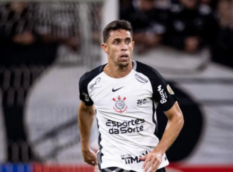 Gabriel Paulista critica gramado do Barradão e Cacá comenta reencontro - Imagem
